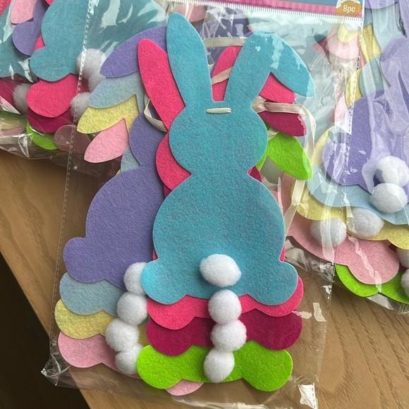 Easter bunny garland felt bunny with Pom Pom tail decoration school classroom - Picture 1 of 5